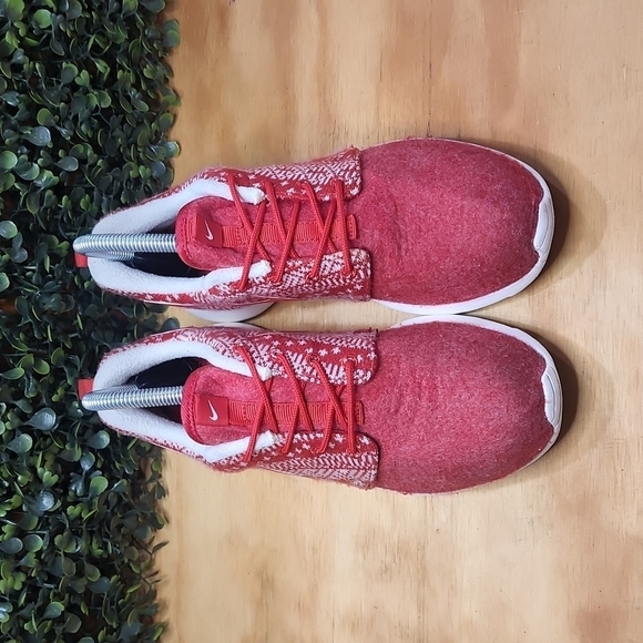 Nike Roshe One Winter Red Shoes | Size: 6.5 (Womens) | Red - Picture 2 of 7